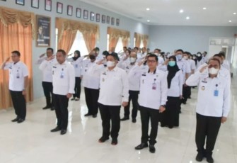 Jajaran Lapas Kelas I Makassar saat mengikuti apel awal tahun 2023 Kemenkumham RI secara virtual, Rabu (4/1)