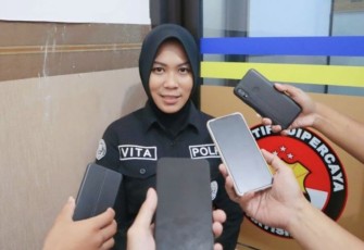 Iptu Merdhania Pravita Shanty saat memberikan keterangan pers 