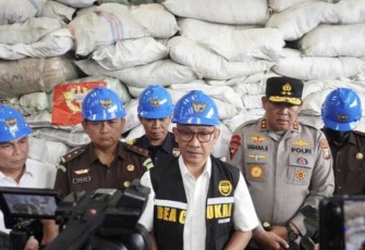 Pemusnahan Barang Bekas Impor Ilegal Senilai Rp 17,4 M