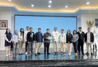 Ketum PSSI Erick Thohir saat memberikan apresiasi panitia pelaksana Piala Dunia U-20 di Jakarta 