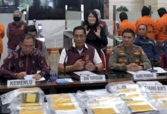 Brigjen Pol Djuhandhani Rahardjo Puro saat keterangan pers di Jakarta, Selasa (4/4)
