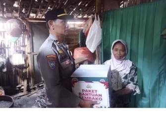 Paket sembako warga kurang mampu di Lumajang 