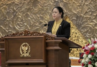 Ketua DPR RI Puan Maharani saat membuka masa sidang, Selasa (16/5)