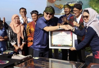 Menparekraf Sandiaga Uno saat menetapkan desa Hargotirto Kulon Progo sebagai salah satu Desa Terbaik Berkelas dunia, Senin (29/5)