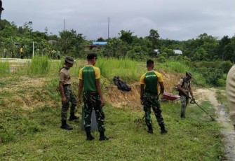 Karya bakti bersihkan lingkungan di perbatasan 