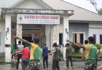 Senam ceria bersama masyarakat di perbatasan 