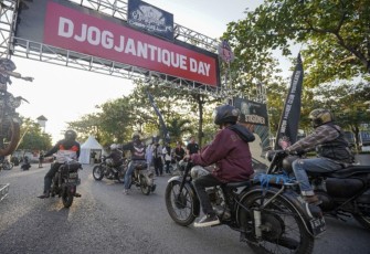 Djogjantique Day berkendara dengan motor tua di Jogjakarta, Sabtu (5/8)