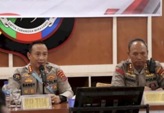 Kabidhumas Polda NTT Kombes Pol Ariasandy bersama Kapolres Ngada AKBP Padmo Arianto saat supervisi kehumasan, Senin (14/8)