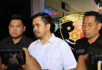 Kasat Reskrim Polres Tuban AKP Tomy Prambana saat memberikan keterangan pers 