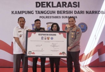 Kapolrestabes Surabaya Kombes Pol Pasma ROYCE saat meresmikan Posko Kampung Tangguh Bebas Narkoba, Rabu (30/8)