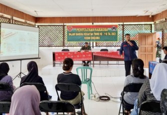 Penyuluhan narkoba untuk masyarakat di lokasi TMMD 