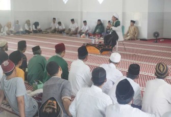 Kyai Unang Kosasih saat memberikan tausiah peringati maulid Nabi Muhammad SAW di Lapas Cilegon, Jum'at (29/9)