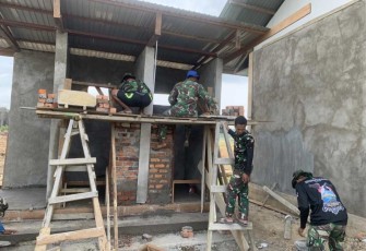 Pembangunan MCK warga di lokasi TMMD 