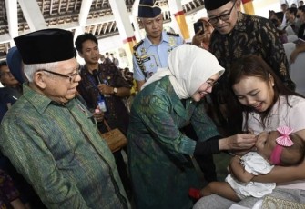 Wapres RI KH Ma'ruf Amin saat mengunjungi Posyandu Cempaka di Kabupaten Badung, Bali, Selasa (17/10)