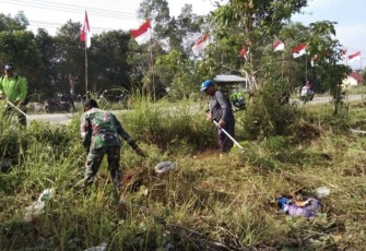 Gotong royong pembersihan lingkungan di wilayah desa binaan 