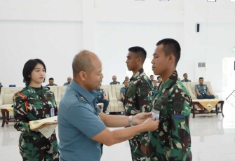 Kepala Staf Koarmada III Laksamana Pertama Singgih Sugiarto saat menutup Latihan On The Job Training Bintara dan Tamtama Remaja, Kamis (19/10)
