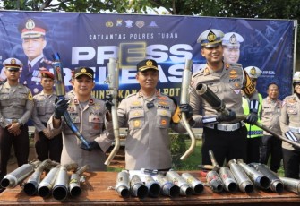 Kapolres Tuban AKBP Suryono saat konferensi pers, Senin (18/12)