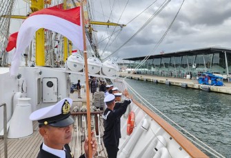  KRI Bima Suci saat tiba di Warnow Kanal Warnemunde, Rostock, Jerman pada Kamis (10/08)