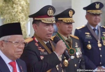 Jenderal Sigit dalam jumpa pers usai kegiatan penyematan tanda kehormatan Bintang Yudha Dharma Utama di Istana Wakil Presiden (Wapres), Jakarta, Selasa (14/11).