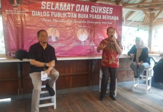 Koordinator SUAR Kota Padangsidimpuan, Pertama Yul Asmara Pane,SE,MSP,  dan Abdul latif Lubis,SE,MM, sebagai Pemateri  (Kemeja Hitam).