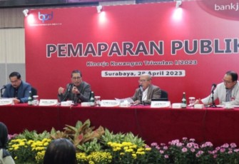 Bertempat di Ruang Bromo Bank Jatim Kantor Pusat, analyst meeting dihadiri langsung oleh direksi yaitu Direktur Utama Busrul Iman bersama dengan Direktur Keuangan, Treasury dan Global Services Edi Masrianto serta Direktur Mikro, Ritel dan Menengah R. Arief Wicaksono.