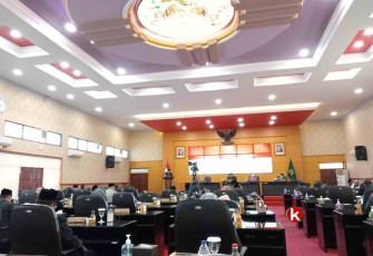 Situasi Rapat Paripurna DPRD Kota Blitar Dalam Agenda Penyampaian LKPJ Walikota Blitar Tahun 2022, Jumat 3 Maret 2023. (Foto : Faisal NR / Klikwarta.com)