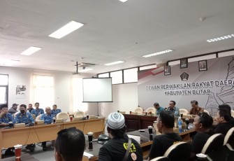 Perwakilan RSUD Ngudi Waluyo Kabupaten Blitar Hearing bersama Komisi 1 DPRD Kabupaten Blitar