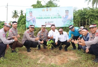 Polres Aceh Timur Tanam 1.450 Batang Pohon
