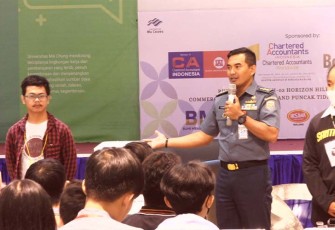 Palaksa Lanal Malang saat Berikan Pembekalan Wawasan Kebangsaan kepada 270 Mahasiswa Baru Universitas Ma Chung, Malang 