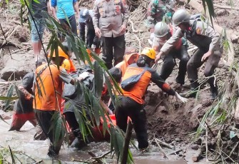 Tim SAR Gabungan Temukan Suwarni Meninggal Dunia Tertimbun Tanah Longsor di Ngargoyoso.
