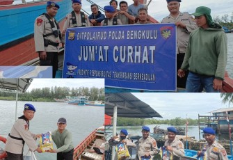 Seru! Jumat Curhat Ditpolairud Dilaut Sambil Bagikan Beras ke Nelayan
