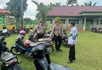 Datangi Sekolah, Kapolsek Batik Nau Razia Knalpot Brong