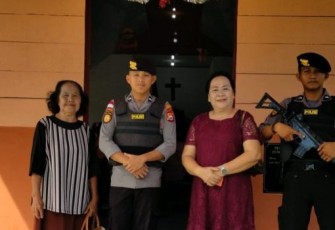 Personil Polsek Enggano Saat Pengamanan Ibadah di Gereja HKBP PKPE Malakoni