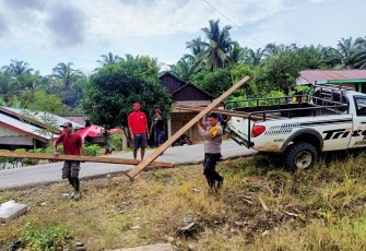 Polsek Giri Mulya Dan Komunitas Trail Salurkan Bantuan Korban Kebakaran