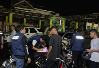 Razia Kafe dan Tempat Hiburan, Polisi Amankan Miras dan 7 Sepeda Motor