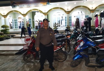 Polsek Teluk Segara Kerahkan Personel Jaga Masjid Saat Salat Tarawih