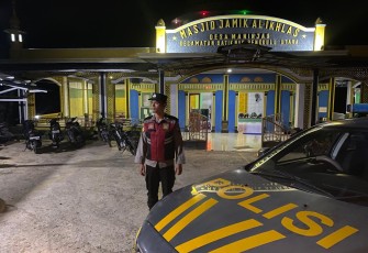 Mencegah Terjadinya Kejahatan di Bulan Ramadhan, Personel Polsek Batik Nau Lakukan Pengamanan Salat Tarawih 