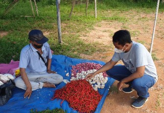 Polsek Batik Nau Cek Ketersediaan dan Kestabilan Harga Sembako