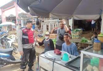 Polsek Kerkap Monitoring Harga Sembako Jelang Lebaran
