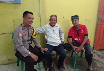 Berikan Rasa Aman, Bhabinkamtibmas Polsek Manna Sambangi Warga Berikan Imbauan Kamtibmas