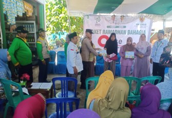 Bhabinkamtibmas Polsek SAM Hadiri Pembagian Paket Ramadan Bahagia dari Baznas Seluma