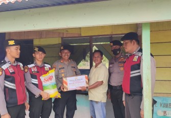 Polres Mukomuko Kembali Bagikan 25 Paket Bantuan Kemanusiaan