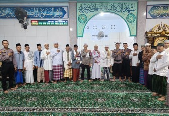Safari Ramadan, Dai Polri Polres BS Ceramah di Masjid Al Hikmah Kelurahan Kota Medan