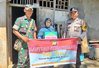 Bersinergi Dengan Babinsa dan Lurah, Bhabinkamtibmas Polresta Bengkulu Kembali Salurkan Bantuan Paket Sembako