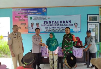 Bhabinkamtibmas Polsek Lebong Selatan Hadiri Penyaluran BLT DD