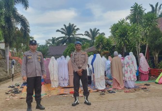 Polsek Giri Mulya Lakukan Pengamanan Salat Idul Fitri di Halaman SD 109 Bengkulu Utara