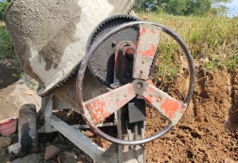 "Molen pengaduk semen sebagai alat pendukung TMMD Reg ke-117 Mojogedang"