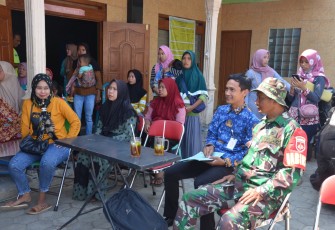 "Warga desa Gentungan antusias mengikuti pelayanan gratis kependudukan"