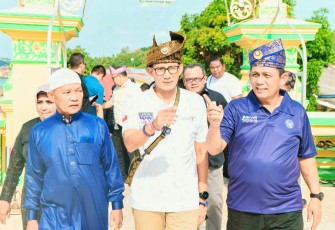 Menparekraf RI Sandiaga Uno didampingi Gubernur Kepri H. Ansar Ahmad dan Walikota Tanjungpinang Hj. Rahma, Sabtu (29/7). 