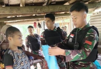 Pendekatan Humanis Satgas Yonif 143/TWEJ Dengarkan Suara Warga Perbatasan RI-PNG